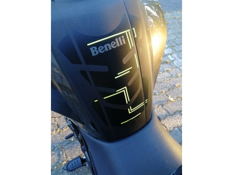 Decoração central para depósito - Benelli TRK502 e 502X